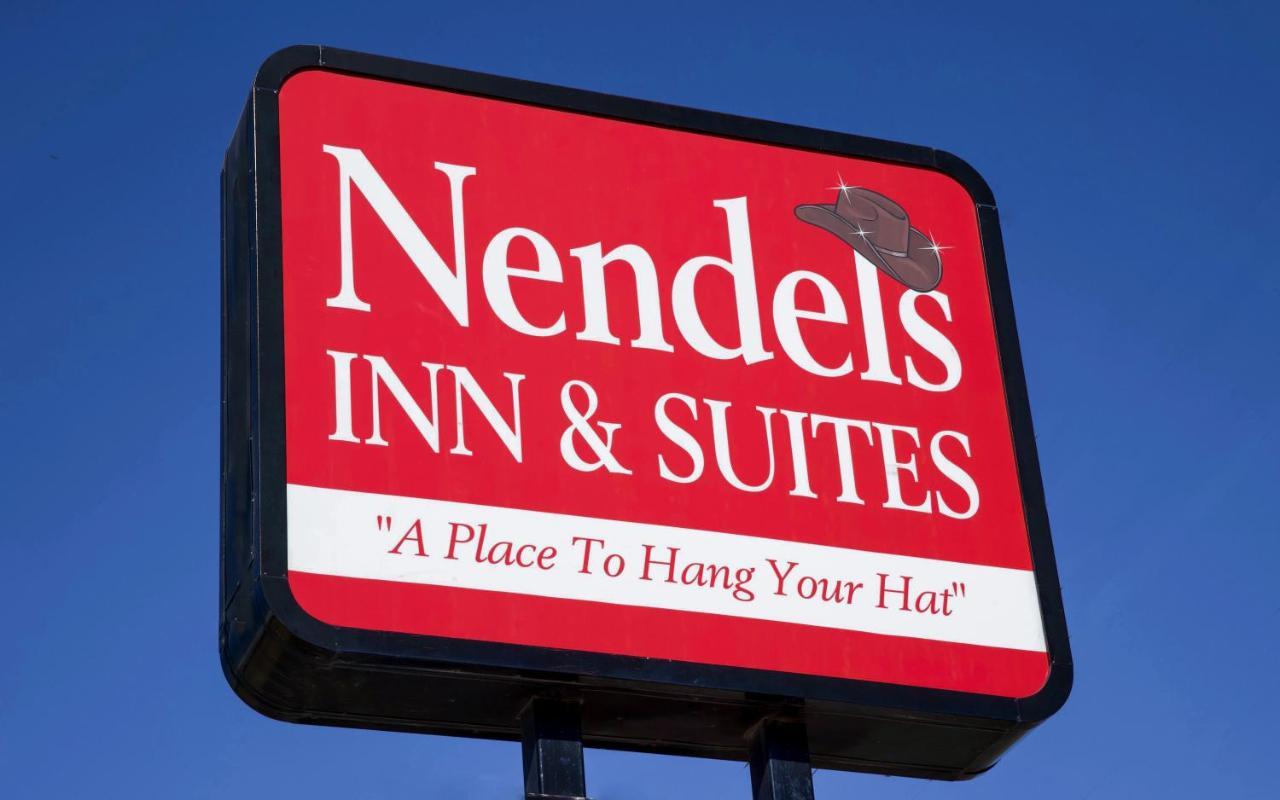 Nendels Inn & Suites Dodge City Airport Exterior foto