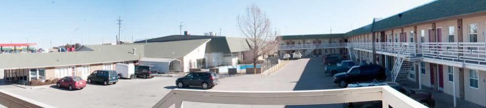 Nendels Inn & Suites Dodge City Airport Exterior foto