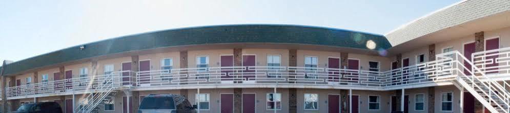 Nendels Inn & Suites Dodge City Airport Exterior foto