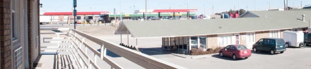 Nendels Inn & Suites Dodge City Airport Exterior foto